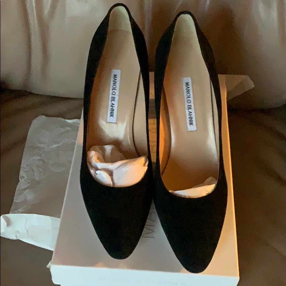Black Manolo Tucciototo Suede Pumps.